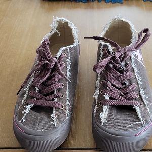 ROSOLLI CANVAS SNEAKERS